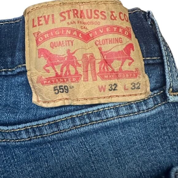 Levi's 559 Relaxed Jean Cut Off Shorts Women's 32 Blue Denim Casual Summer - Picture 4 of 6